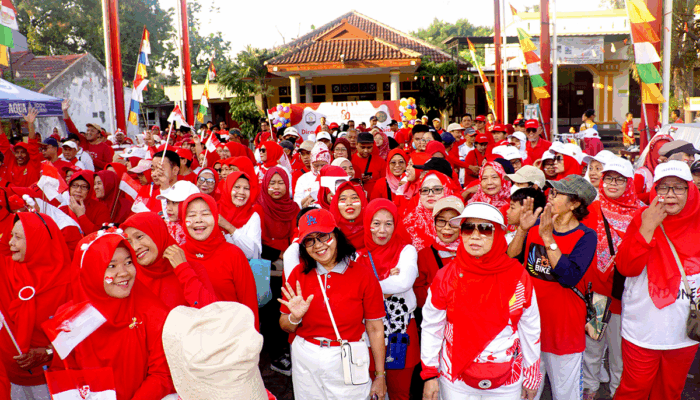 Merah Putih Membahana, RW 05 Harapan Baru I Kota Bekasi Gelar Jalan Santai Kemerdekaan