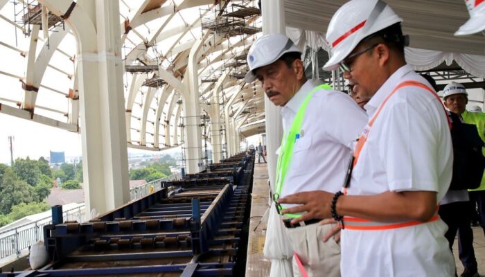 Luhut: Restrukturisasi Jalan Terbaik Atasi Utang Kereta Cepat Whoosh