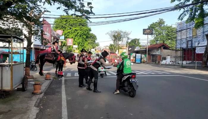 Detasemen Turangga Polri Gelar Aksi Kemanusiaan “Jumat Berkah”