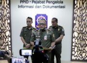 Satpol PP DKI Jakarta Tertibkan 16 Reklame Berkarat dan Berpotensi Membahayakan Warga