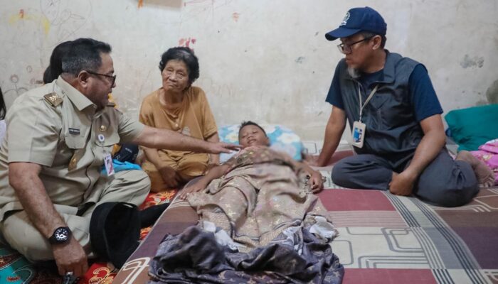 Wagub Rano Karno Sambangi Siswa Korban Kecelakaan MBG di Jakut