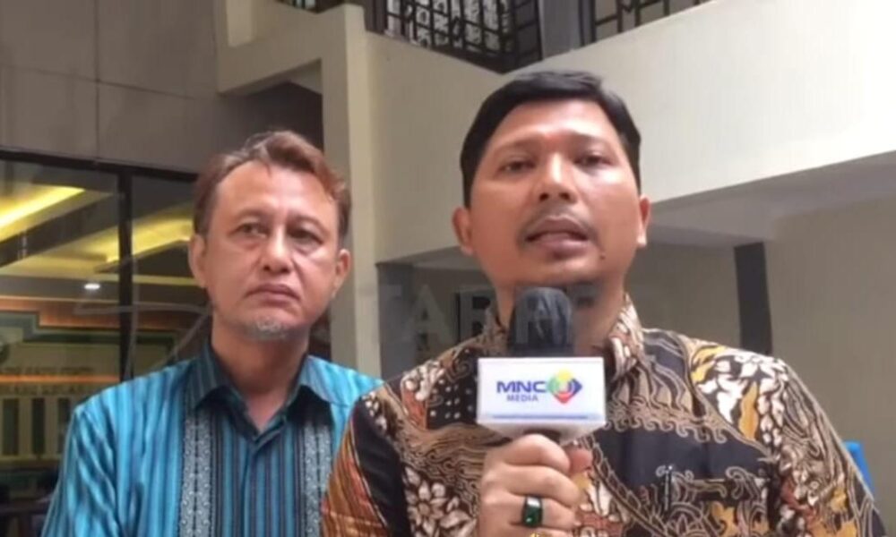 Kuasa Hukum WNA India berinisial PP, Ichwan Tony (batik cokelat). Foto: Ist.