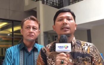Kuasa Hukum WNA India berinisial PP, Ichwan Tony (batik cokelat). Foto: Ist.