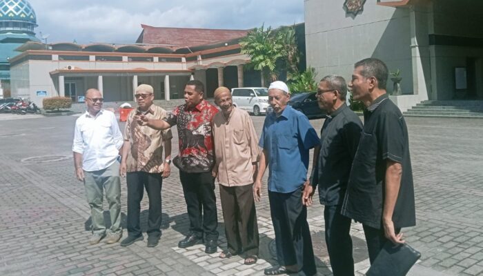 Jelang Idul Adha, Sinode GPM Serahkan Hewan Kurban ke Masjid Al-Fatah
