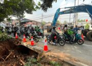 Dinas SDA DKI Gerak Cepat Tangani Jalan Amblas di Lenteng Agung