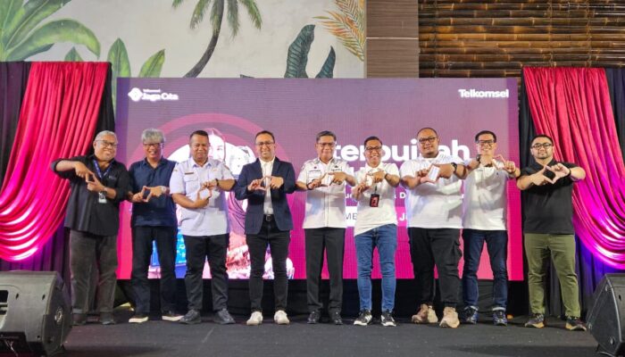 Wali Kota Ambon Dorong Guru Adaptif terhadap Teknologi dan Tetap Perkuat Karakter Siswa