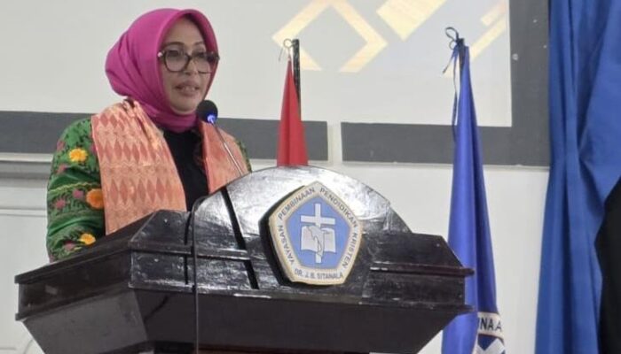 Ely Toisutta Dorong Lulusan Rehoboth Terus Melangkah Raih Cita-cita