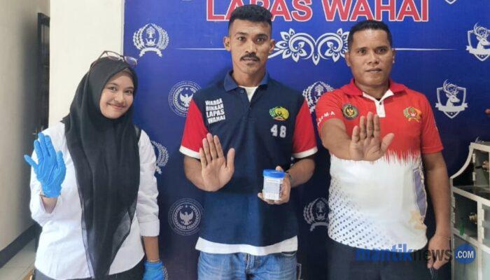 Jelang Bebas, Warga Binaan Lapas Wahai Jalani Tes Urine