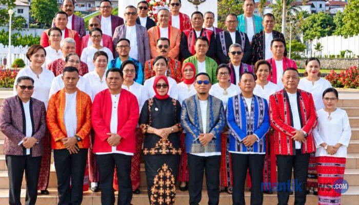 Ziarah ke TMP Kapahaha, Wawali: Perjuangan Para Pahlawan Harus Diteladani