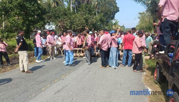 Persoalkan Status Tapal Batas Wilayah, Warga Samasuru Blokade Jalan Trans Seram